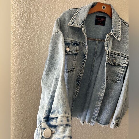 Distressed Jean Jacket✨ - Picture 7 of 8